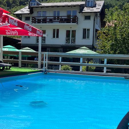 Rooms And Apartments Neron Bihac Lohovo Bagian luar foto