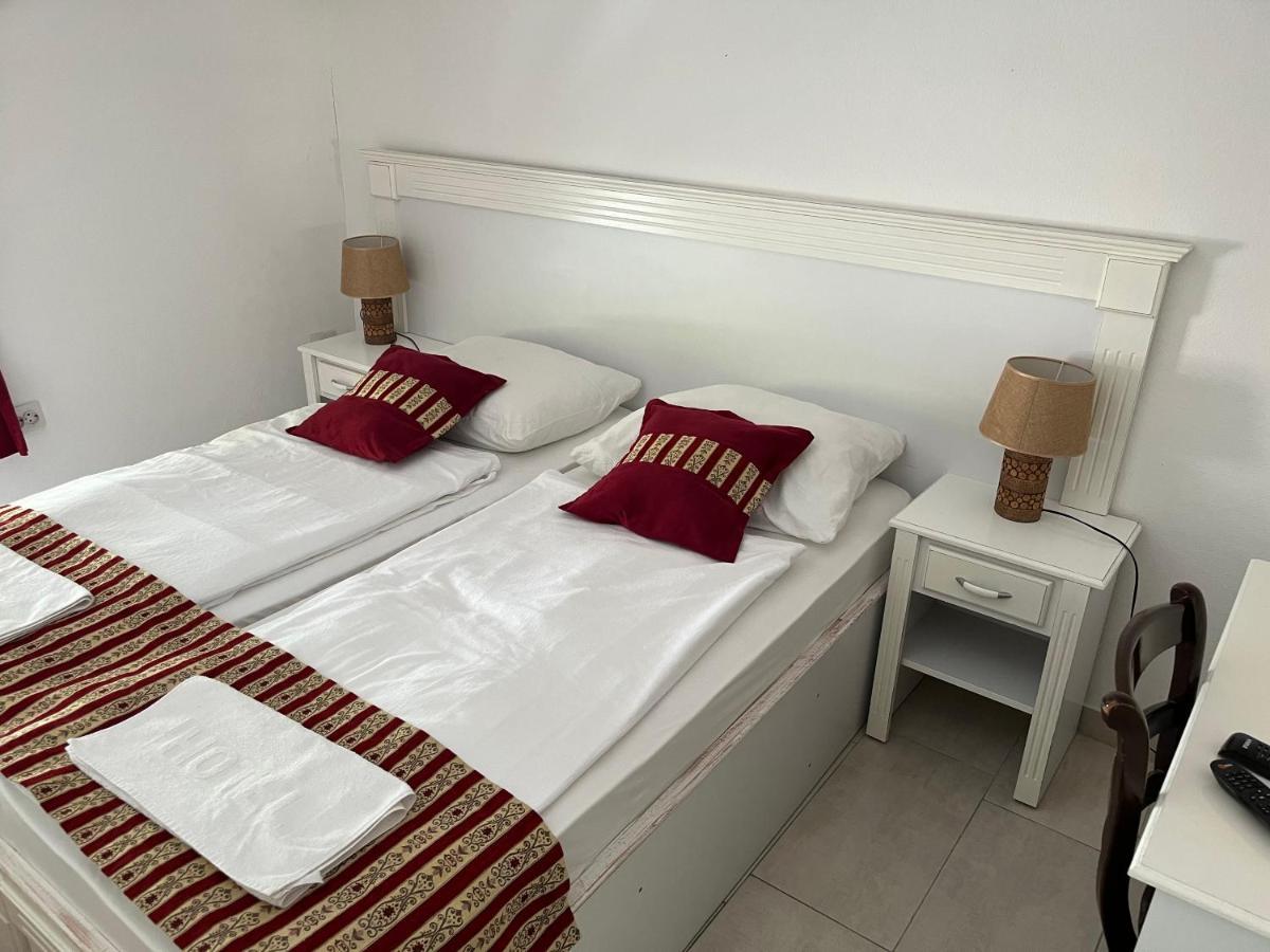 Rooms And Apartments Neron Bihac Lohovo Bagian luar foto