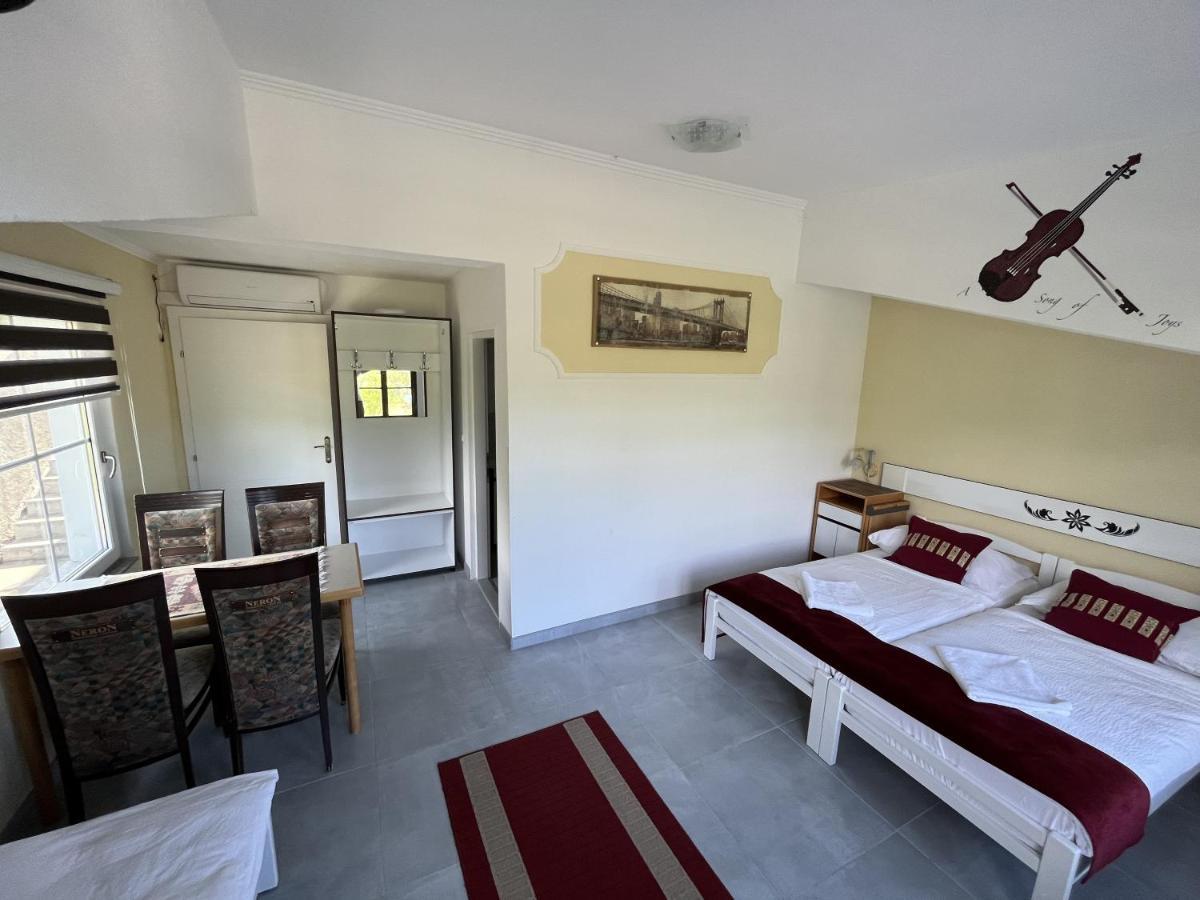 Rooms And Apartments Neron Bihac Lohovo Bagian luar foto