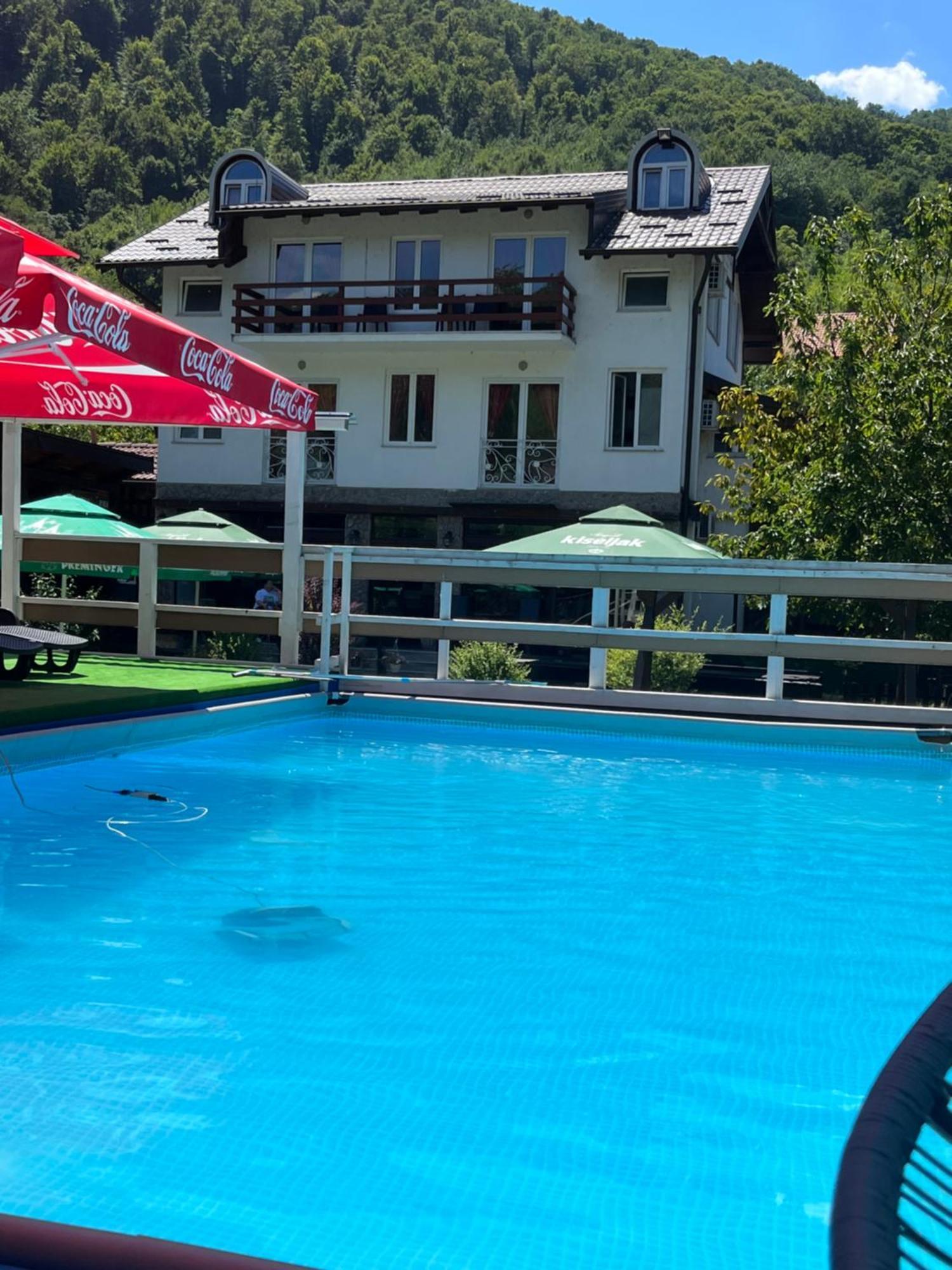 Rooms And Apartments Neron Bihac Lohovo Bagian luar foto
