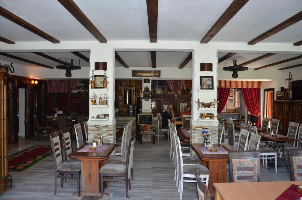 Rooms And Apartments Neron Bihac Lohovo Bagian luar foto
