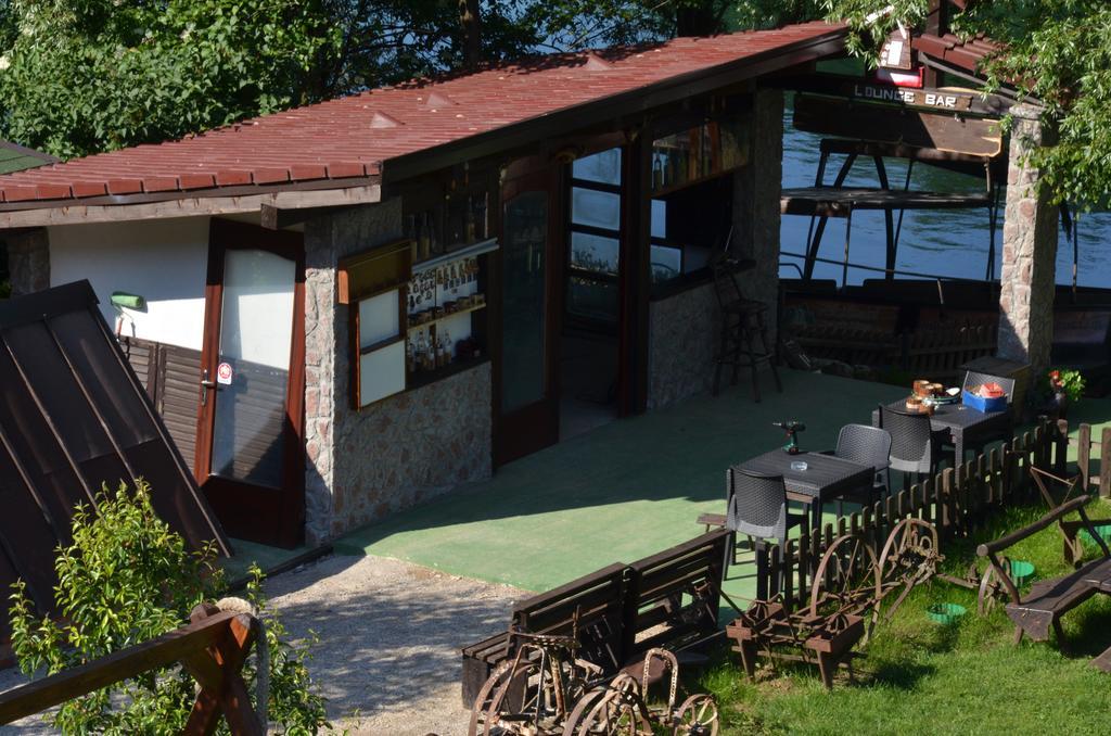 Rooms And Apartments Neron Bihac Lohovo Bagian luar foto