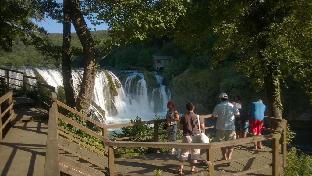 Rooms And Apartments Neron Bihac Lohovo Bagian luar foto