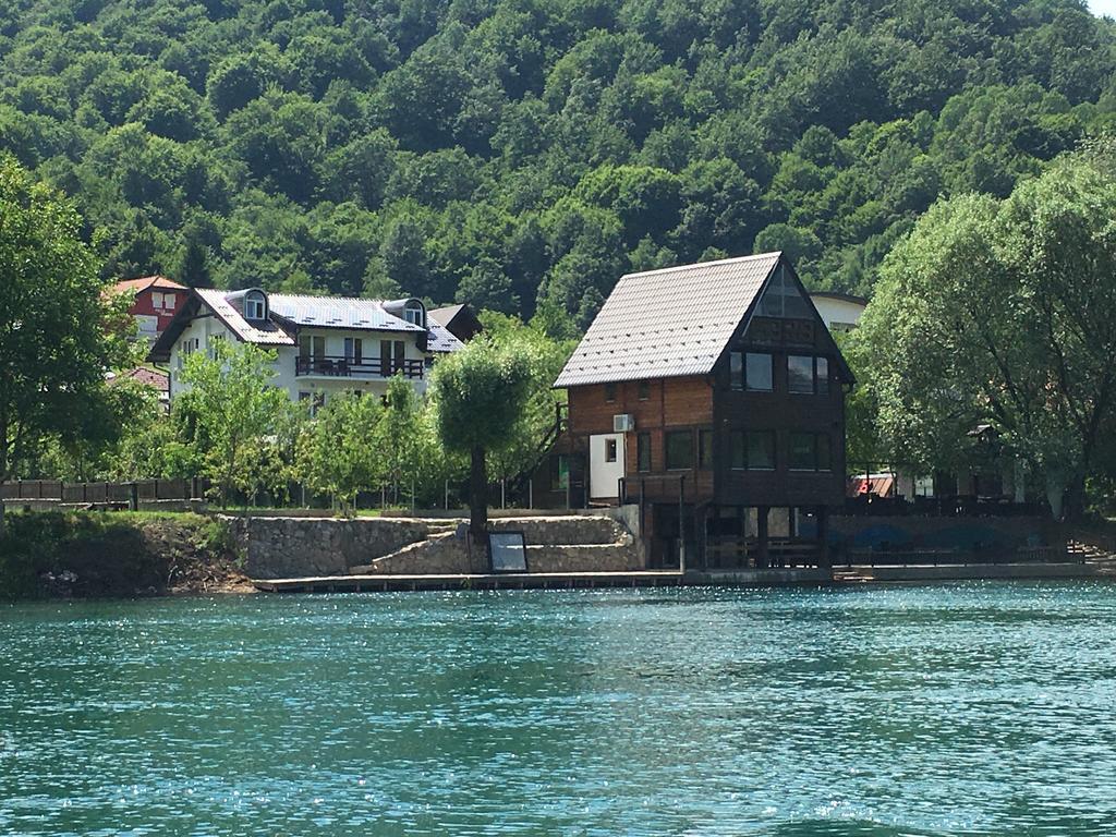 Rooms And Apartments Neron Bihac Lohovo Bagian luar foto