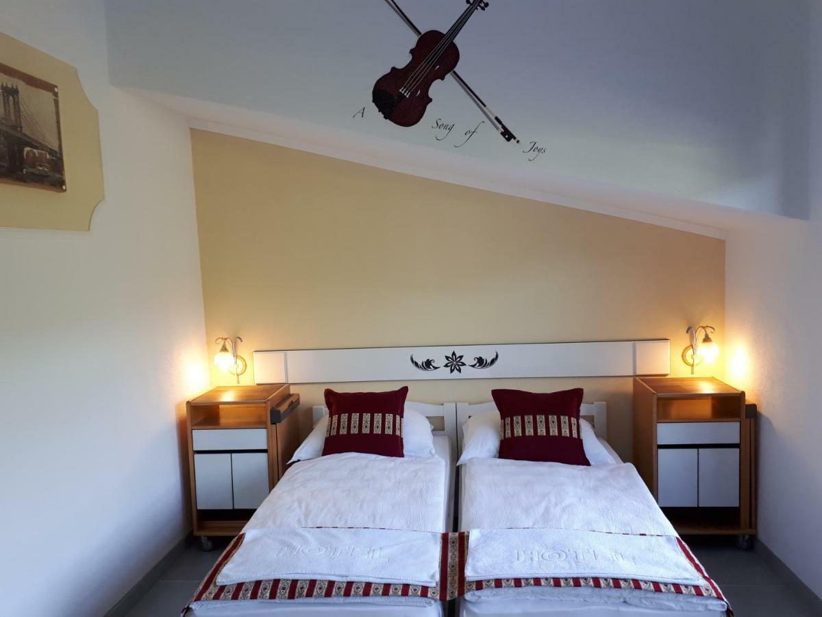 Rooms And Apartments Neron Bihac Lohovo Bagian luar foto